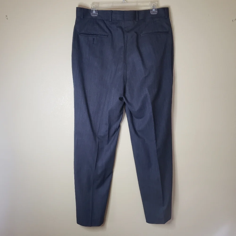 Stafford Men's Gray Suit